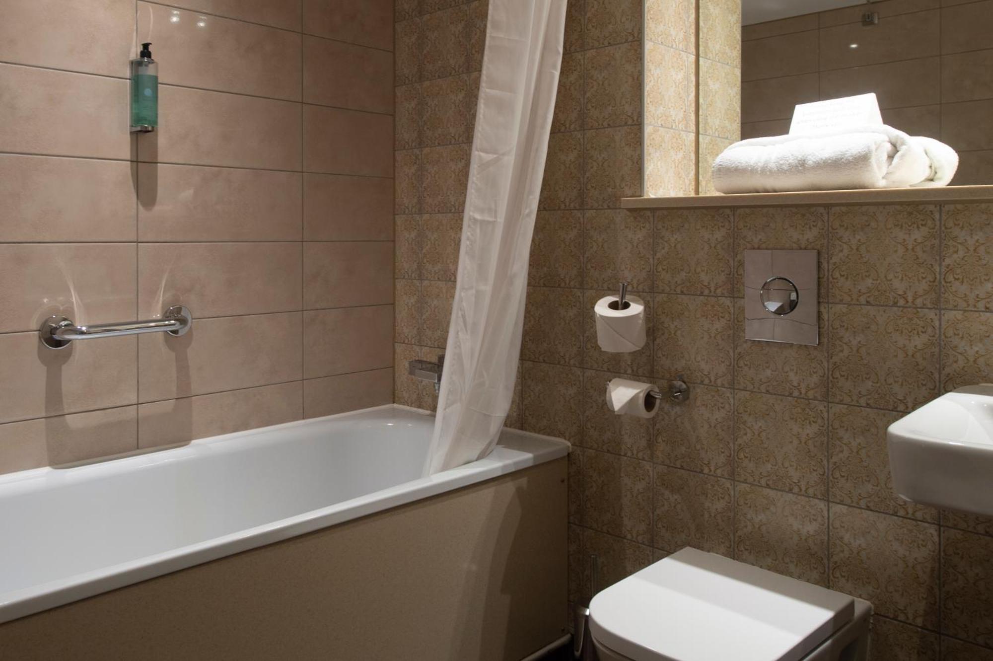 Sandford House Hotel Wetherspoon Хантингдон Экстерьер фото