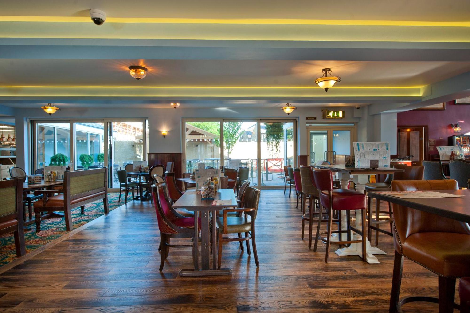 Sandford House Hotel Wetherspoon Хантингдон Экстерьер фото