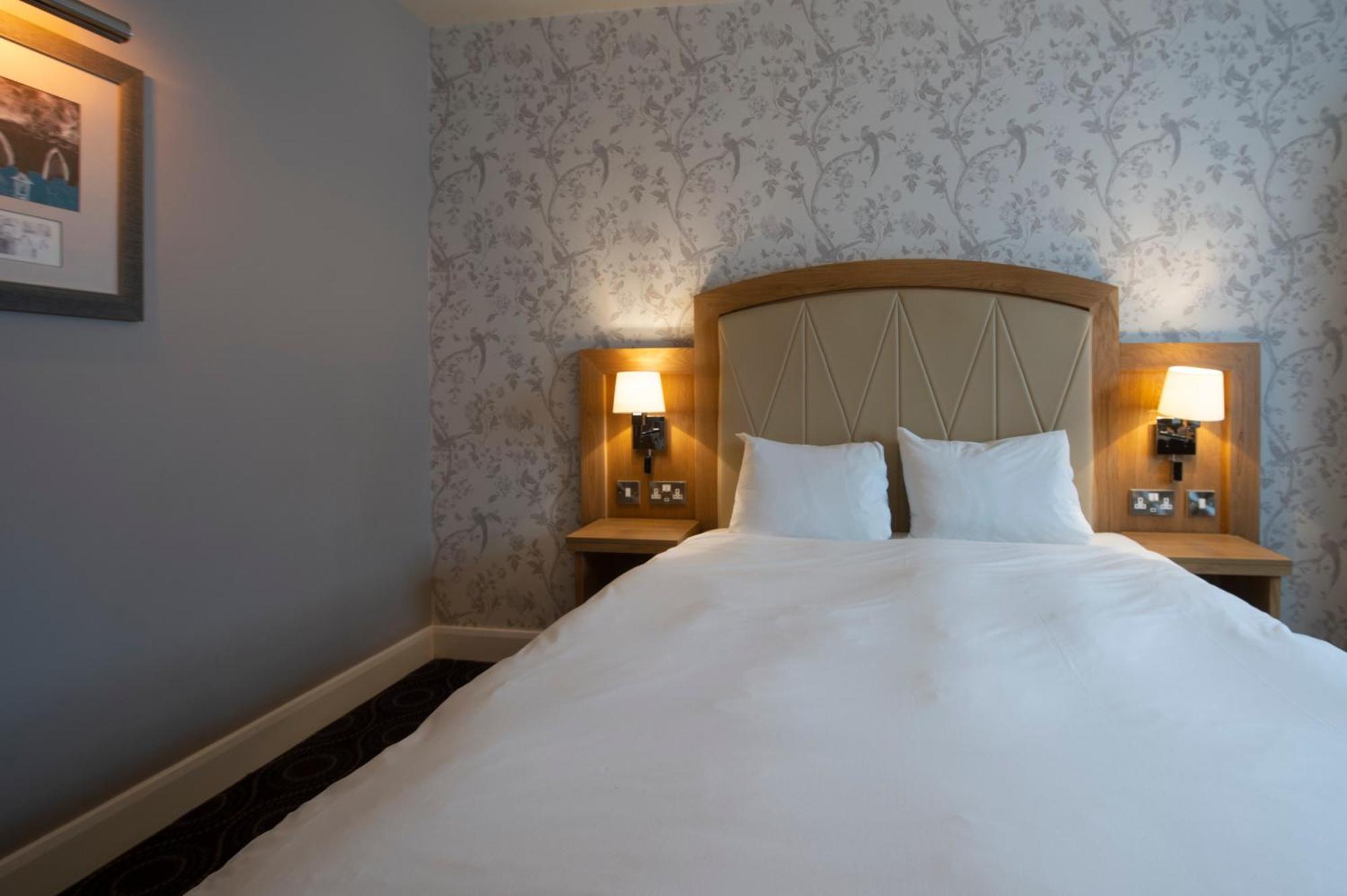 Sandford House Hotel Wetherspoon Хантингдон Экстерьер фото